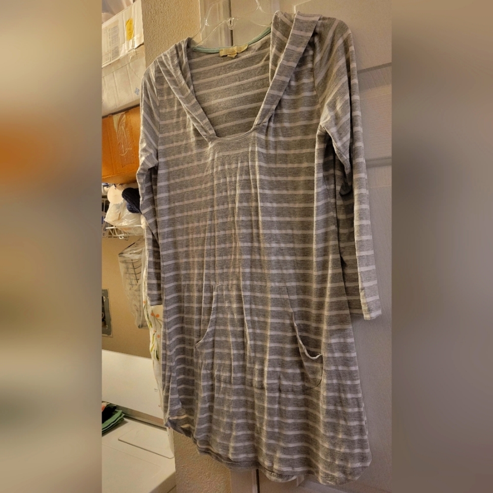Hooded, kangaroo pockets  tunic top
